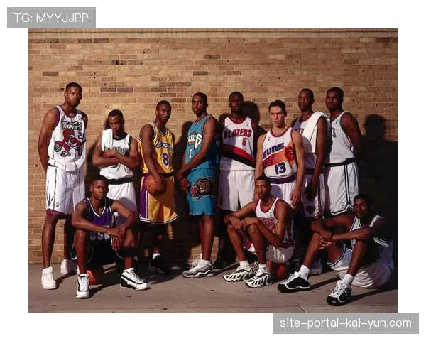 肯纳德无球跑动能力优秀 湖人进攻空间得到改善